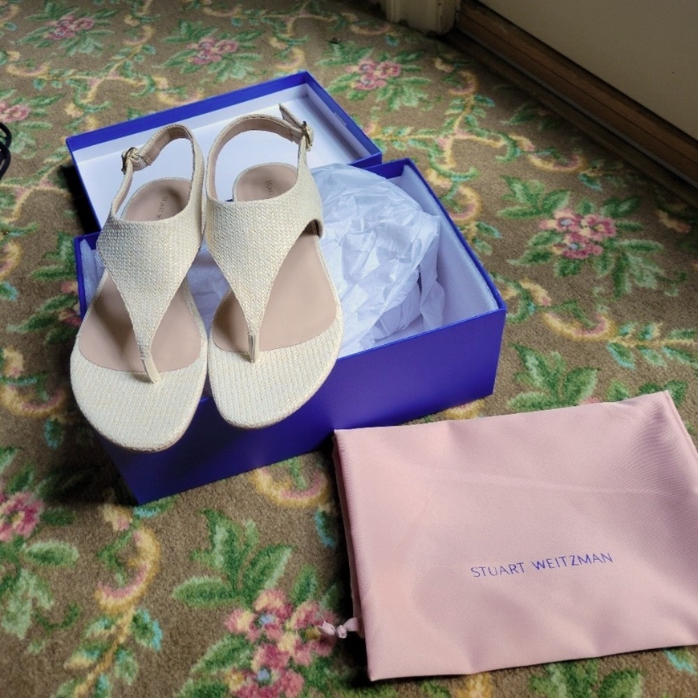 Stuart Weitzman Y sandles